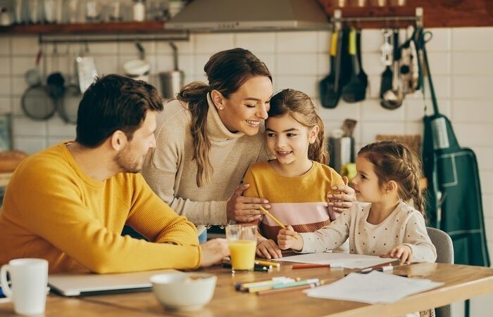 fpmomtips parental guide by famousparenting